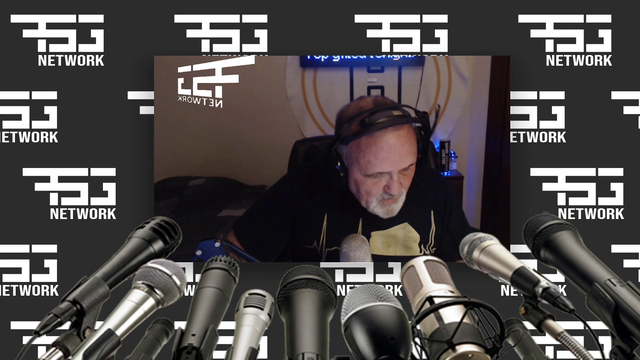 65 year old gets his first ever solo Warzone win on Caldera, after 64 attempts. Heartwarming speech ensues.