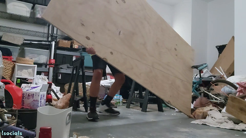 Erob fails lifting wood