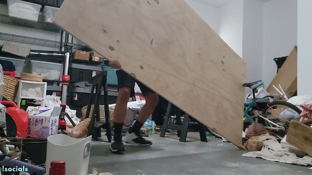 Erob fails lifting wood