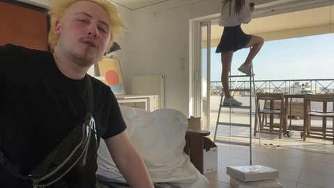 Guy losing his mind over HelenaLive