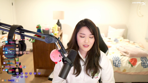 Fed put his head on Kimi's crotch