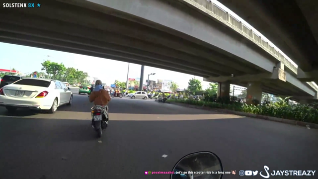 Frogger IRL in Vietnam