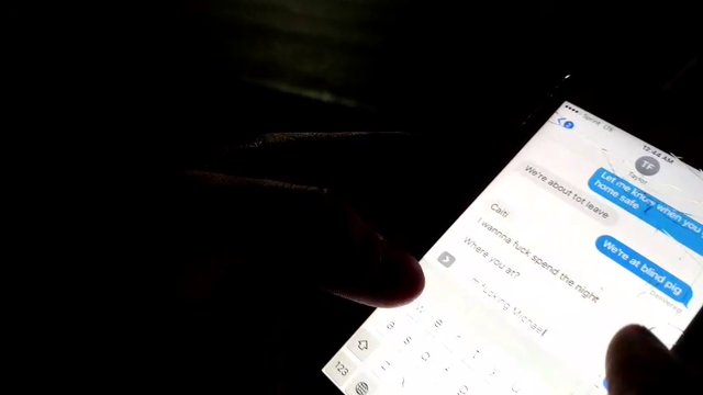 Reckful sends a text on a random girl's phone.