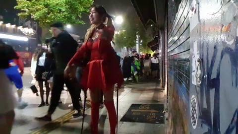 Cosplayer almost flahses on Yunicorn19 stream