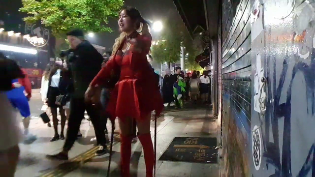Cosplayer almost flahses on Yunicorn19 stream