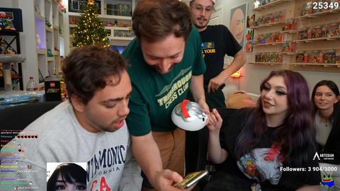 Mizkif Sister can't pass christmas alone EZ CLAP RICH