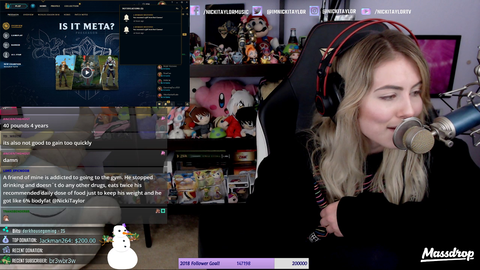 Streamer opens her DMs