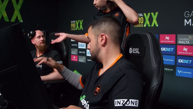 CS2 Teams take bathroom break after going to 7th Overtime