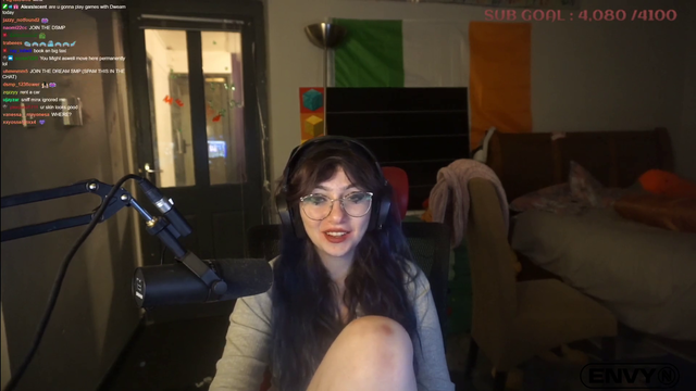 Minx does her best Minecraft Stan Impersonation
