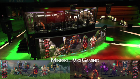 Dota 2 couple Kiss cam