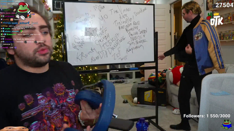 Miz's cat Chompy is at an unrivaled level of widepeepoHappy