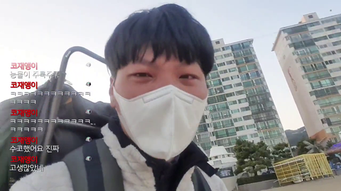 Small Korean streamer named 승상딱 (Seung-seung-kak) completes his 17 day livestreamed journey from Seoul to Busan per walking (roughly 325km)