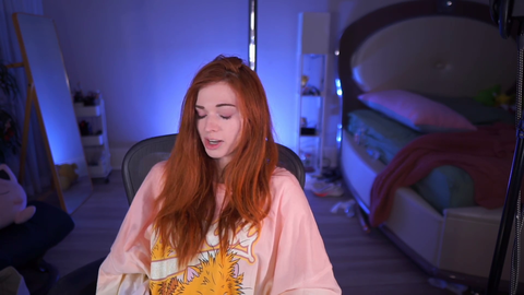 Amouranth on people's comment with "you should keep it private" and "you should report to the police"