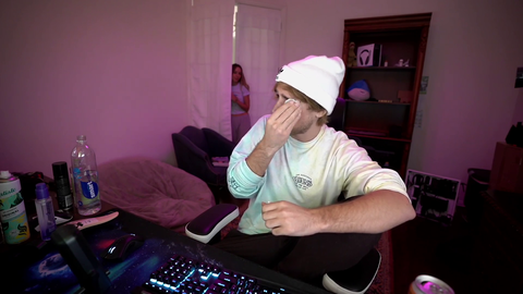 Mitch proposes to his gf