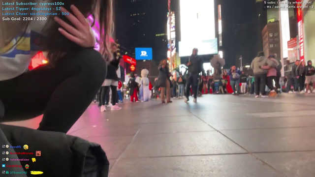 ExtraEmily twerks in Times Square