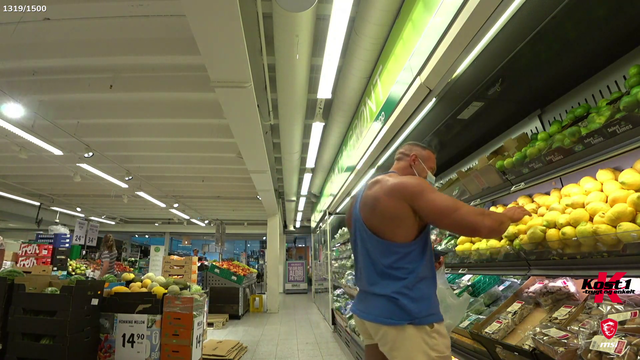 Knut out shopping