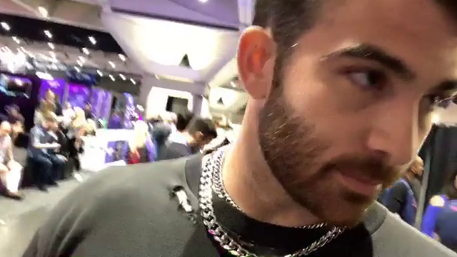 Girl Shamelessly Asks Hasan for a Sniff At TwitchCon