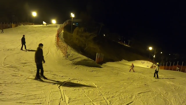 kkyumingming wipeout on the snowboard!