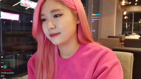 hachu shares why she wanted to start a stream