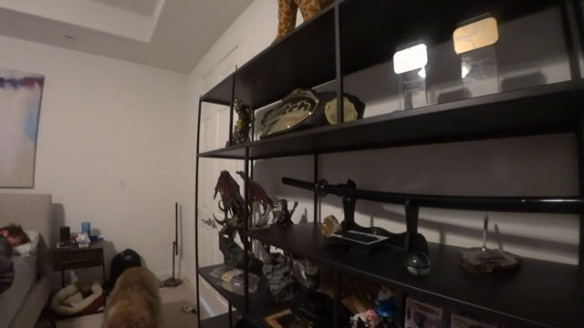 greek looking for keys