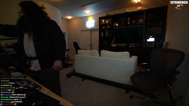 Esfand's Jesus Cosplay