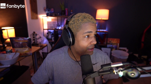 Malena dyes her hair pink for reaching a sub goal