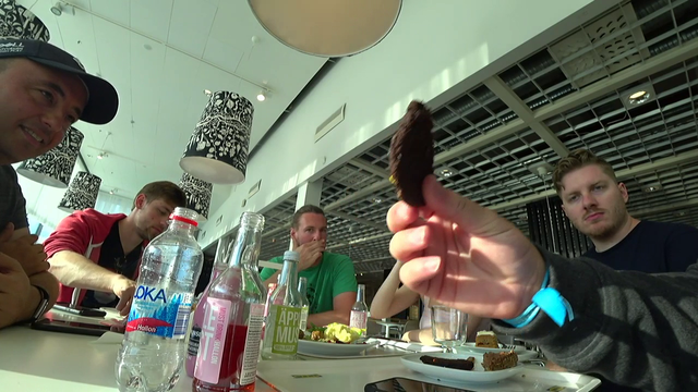 Esfand gives chat a bite of his cookie