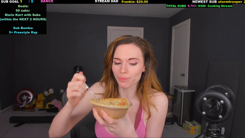 Amouranth dosen't chew chicken