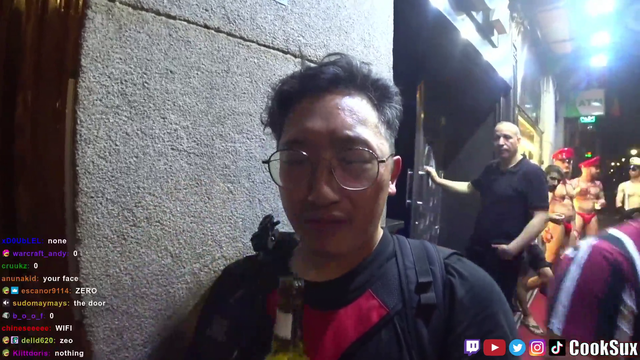 Cooksux gets kissed