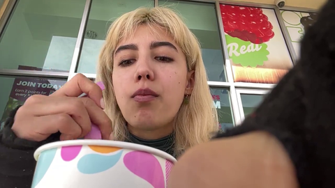 Girl gets her FroYo stolen in broad daylight