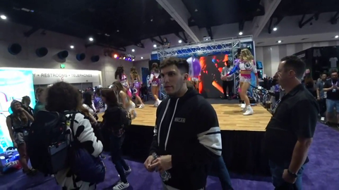 Amouranth Mod defends her from squadW Shamelessness