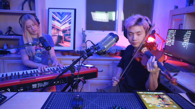 SleightlyMusical & Lara6683 Play Hallelujah