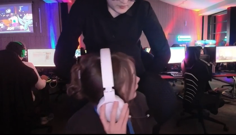 NoArmsWhatley makes another girl uncomfortable