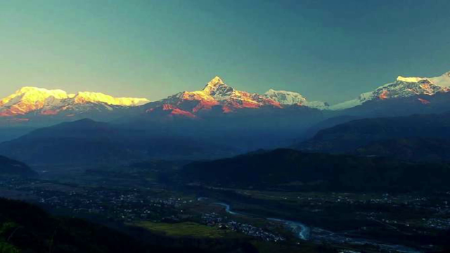 Wowge, Jinny finally gets a nice view of the himalayan massif in Nepal.