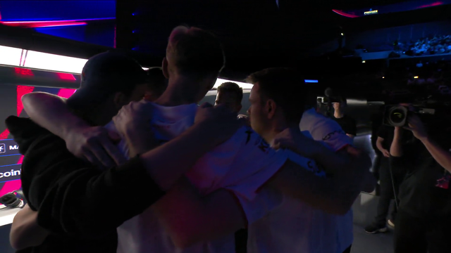 Cadian motivating his team before the Blast finals
