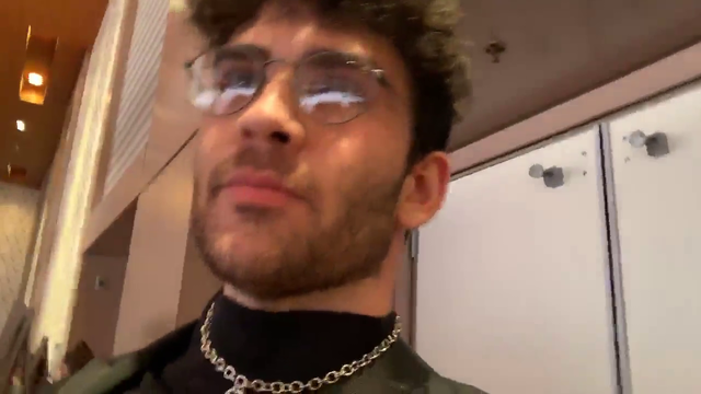 Pornstar recognizes drunk Hasan and asks for a picture at AVN Awards