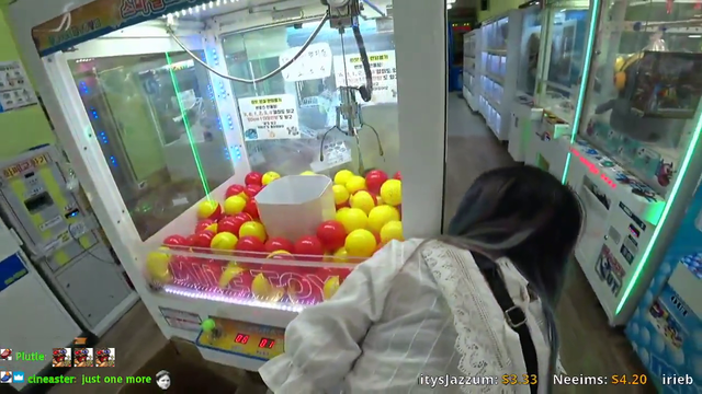 IRL Streamers win an awesome prize from a scam machine
