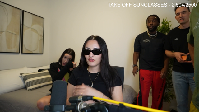 Nora's very shy sister who had hidden her eyes since she started doing facecam streaming finally revealed them as part of reaching her subgoal