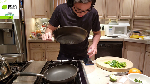 TFT streamer tries cooking