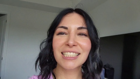 Alinity proves that her teeth are white