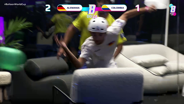 Spiderman is playing balloon. (Ibai Tournament)