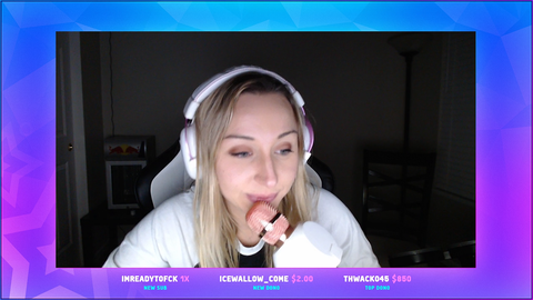 Ninjas wife when she sees xQc's juicer at Twitch con