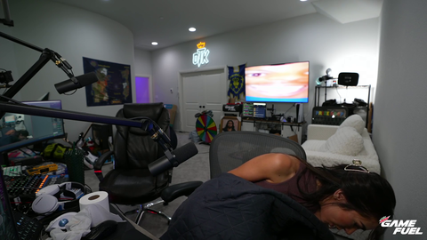 PepeLaugh She doesn't know...