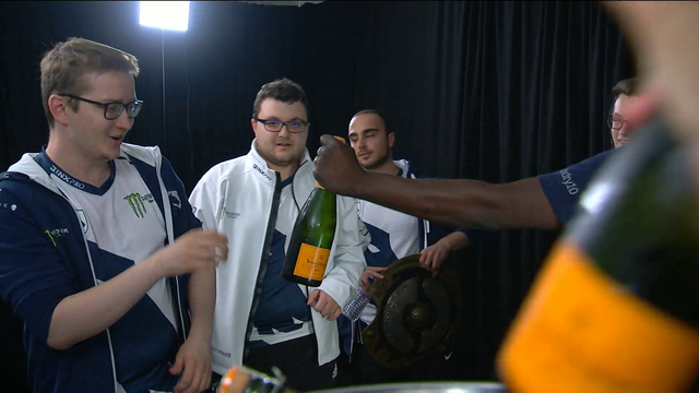 The Dota2 TI7 champions open some champagne to celebrate