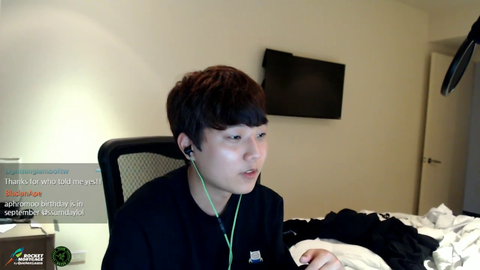 Korean LoL Pro learns the months in English