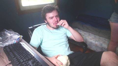 irl streamer with 10 viewers eats a head of lettuce every stream and never talks