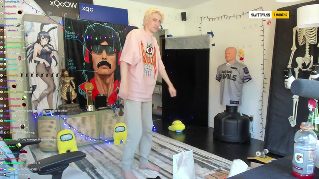 xQc shows a bit of bulge while doing the thug shake