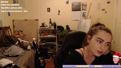 Streamer realizes why people watch her and not Mizkif