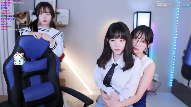 Magenta being sus with a female guest again