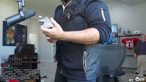 Esfand gets a surprise visit from his parents